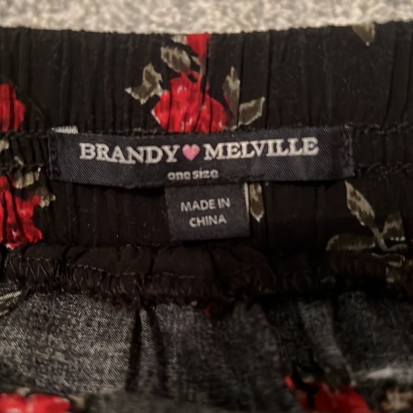 never before worn Brandy Melville black floral mini skirt one size - Picture 3 of 3